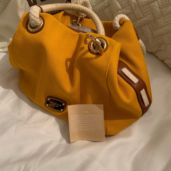 Trendy Handbag 👜 - Picture 6 of 6